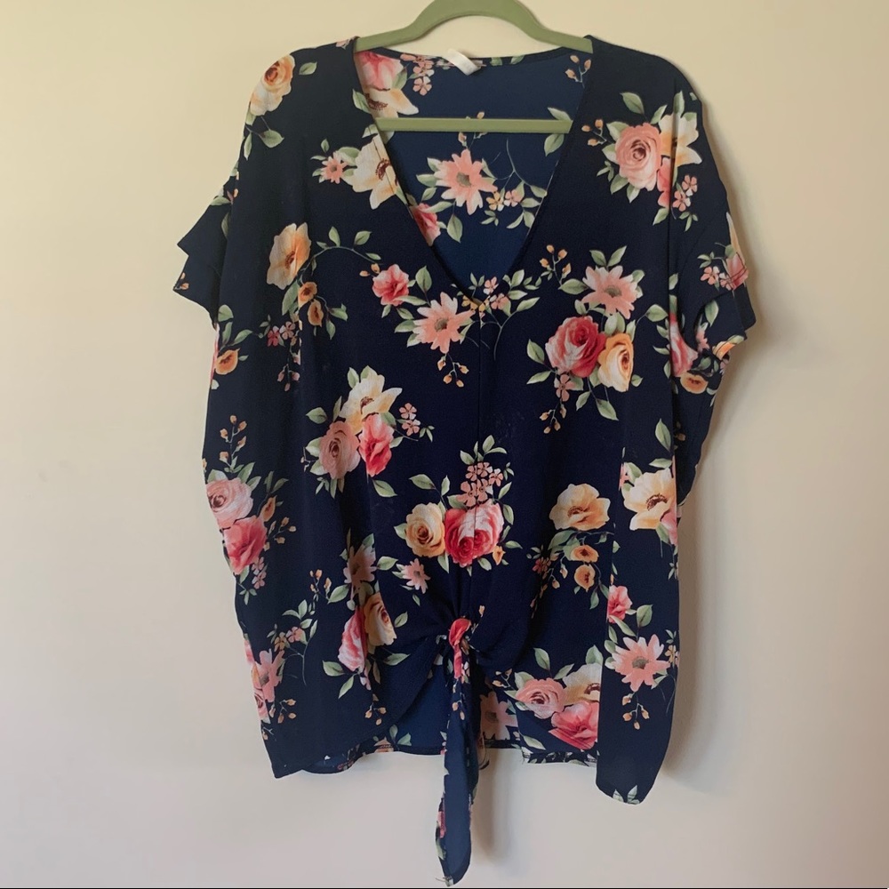 Women’s Floral Tie Front Shirt - 2XL